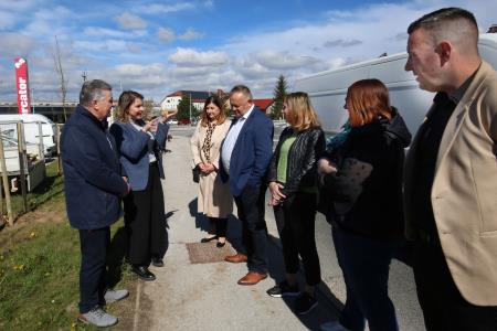 Zasaditev dreves med regionalno cesto in centrom Mercator 05 Foto Ljubo Vukelič